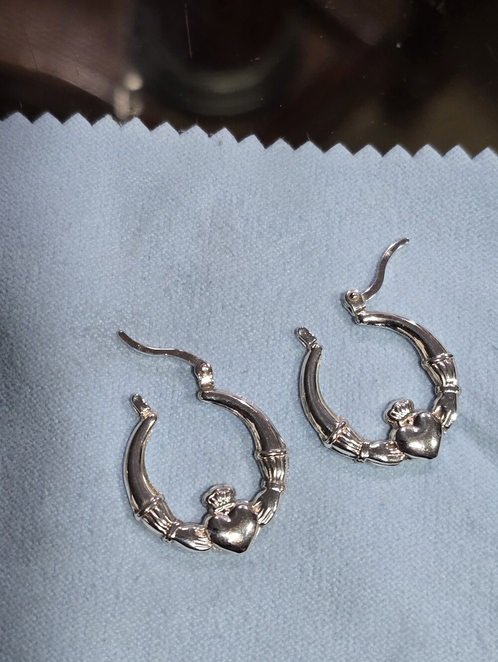 925 Silver Irish Claddagh Hoop Earrings - Picture 3 of 8